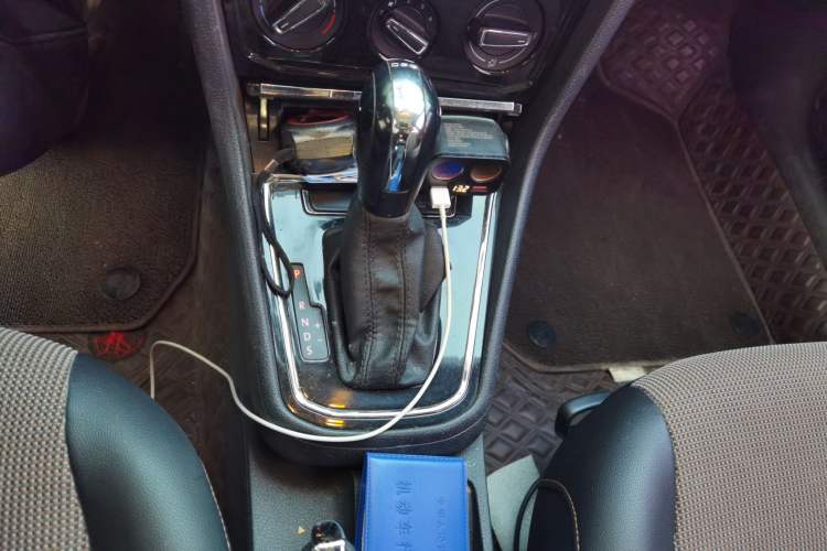Used Volkswagen C-TREK 2018 230TSI DSG Comfort Model Gear Lever