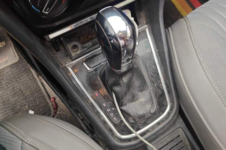 Used Volkswagen C-TREK 2018 1.5L Automatic Comfort Model Gear Lever
