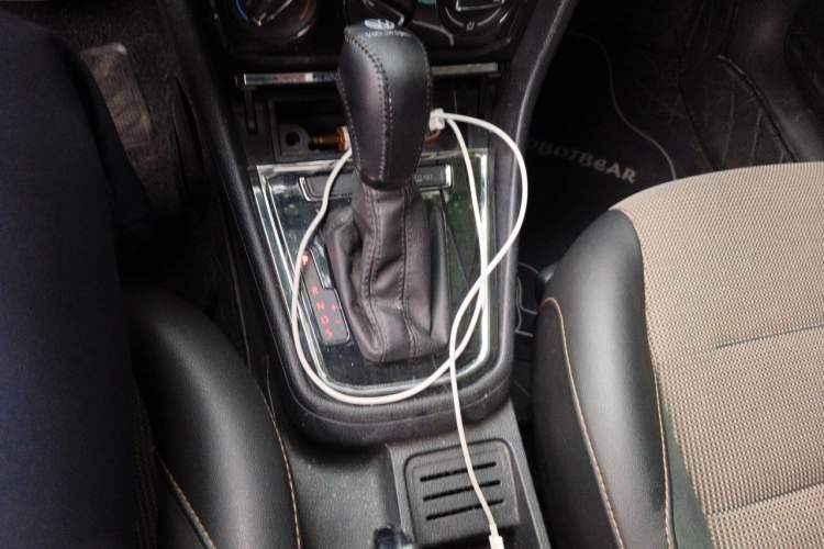 Used Volkswagen C-TREK 2018 1.5L Automatic Comfort Model Gear Lever