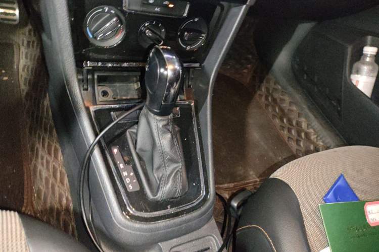 Used Volkswagen C-TREK 2018 230TSI DSG Comfort Model Gear Lever