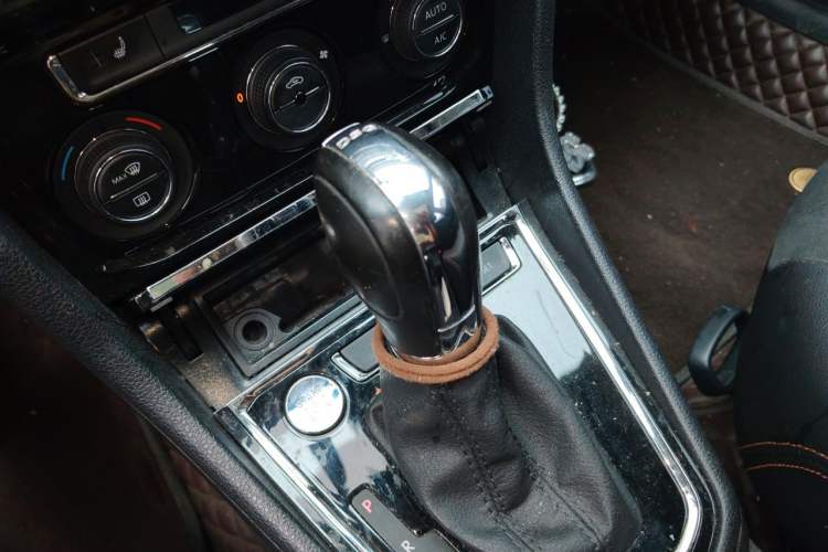 Used Volkswagen C-TREK 2018 230TSI DSG Luxury Version Gear Lever