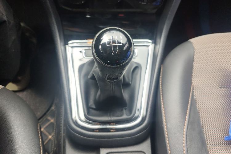 Used Volkswagen C-TREK 2018 1.5L Manual Comfort Model Gear Lever