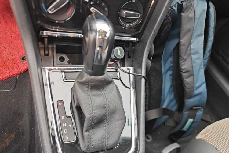 Used Volkswagen C-TREK 2018 1.5L Automatic Comfort Model Gear Lever
