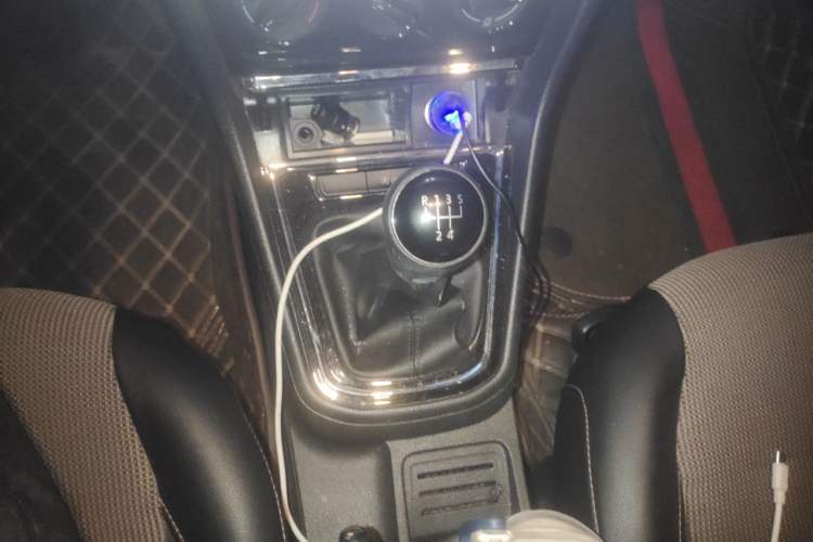 Used Volkswagen C-TREK 2018 230TSI Manual Comfort Version Gear Lever