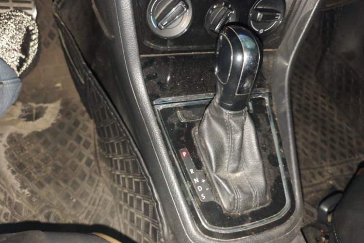 Used Volkswagen C-TREK 2018 1.5L Automatic Comfort Model Gear Lever