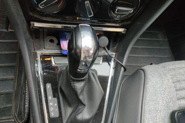 Used Volkswagen C-TREK 2018 1.5L Automatic Comfort Model Gear Lever