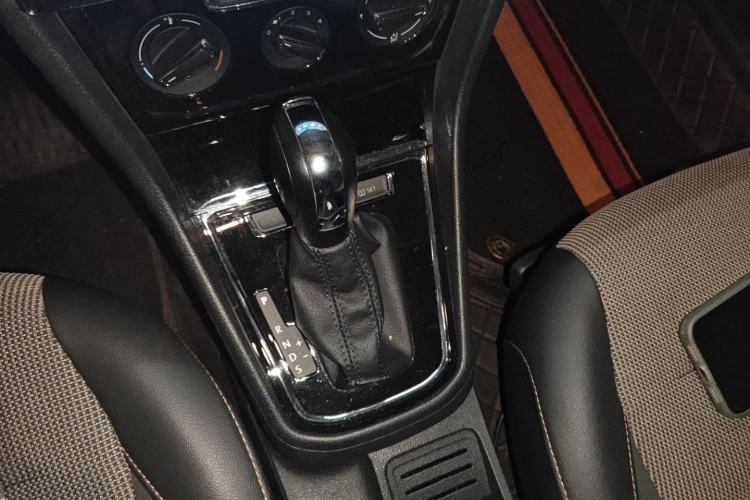 Used Volkswagen C-TREK 2018 1.5L Automatic Comfort Model Gear Lever