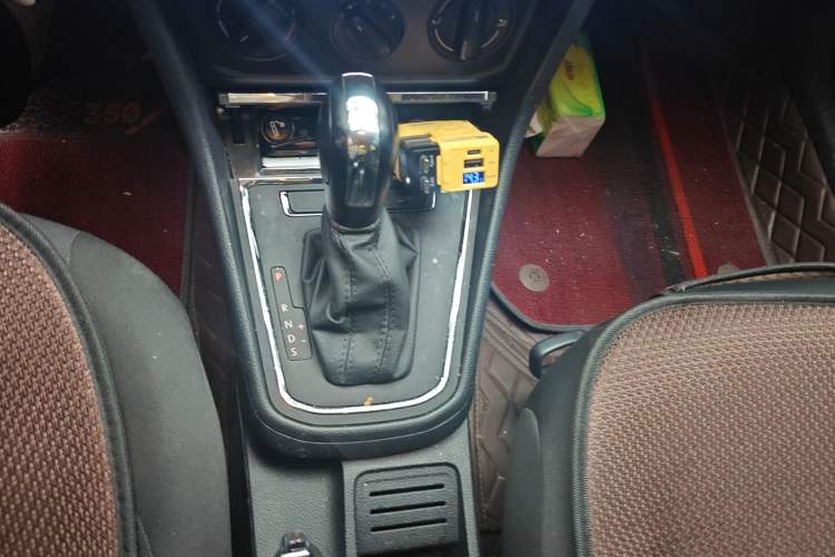 Used Volkswagen C-TREK 2018 1.5L Automatic Fashion Model Gear Lever