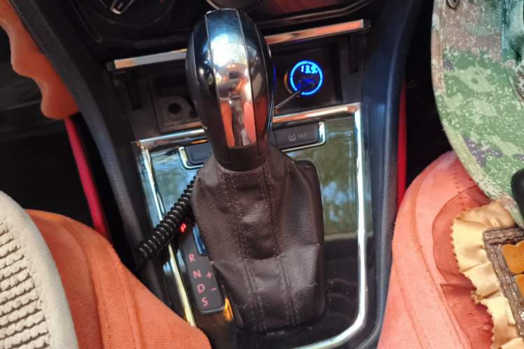 Used Volkswagen C-TREK 2018 1.5L Automatic Comfort Model Gear Lever