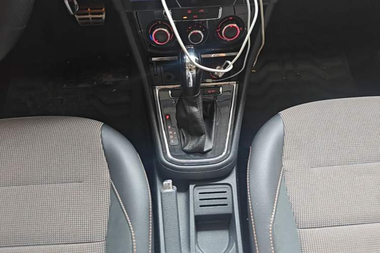 Used Volkswagen C-TREK 2018 230TSI DSG Comfort Model Gear Lever