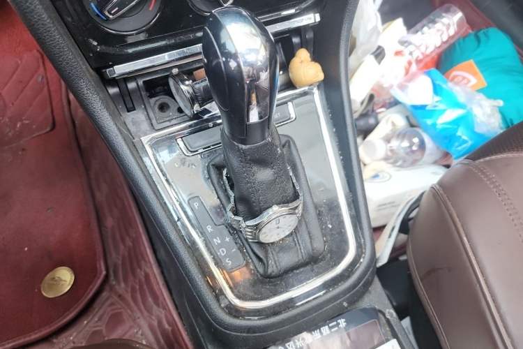 Used Volkswagen C-TREK 2018 1.5L Automatic Comfort Model Gear Lever