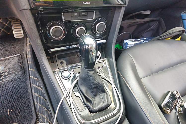 Used Volkswagen C-TREK 2018 230TSI DSG Comfort Model Gear Lever