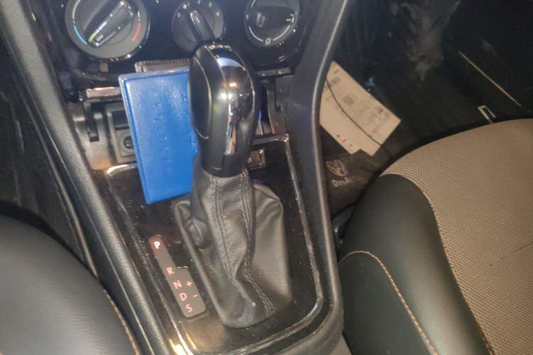 Used Volkswagen C-TREK 2018 230TSI DSG Comfort Model Gear Lever