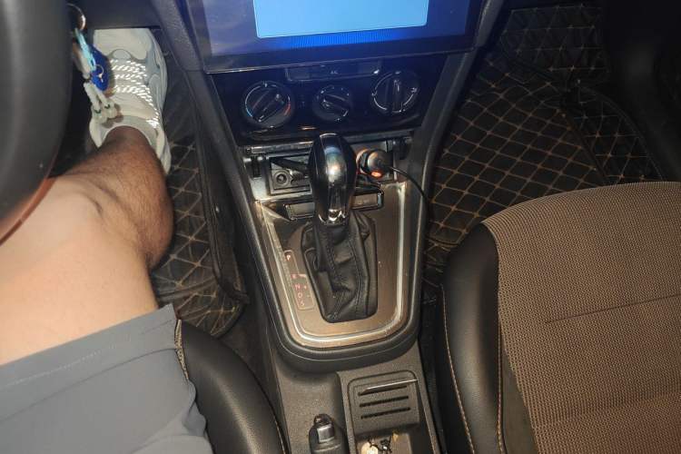 Used Volkswagen C-TREK 2018 1.5L Automatic Comfort Model Gear Lever