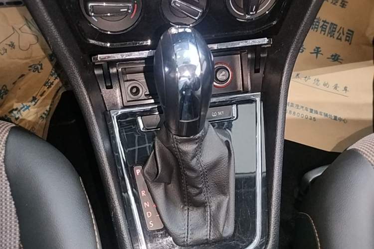 Used Volkswagen C-TREK 2018 230TSI DSG Comfort Model Gear Lever