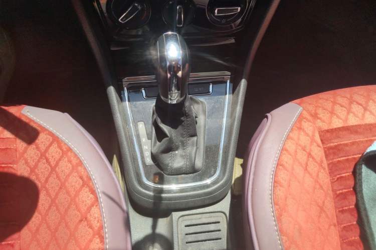 Used Volkswagen C-TREK 2018 1.5L Automatic Comfort Model Gear Lever
