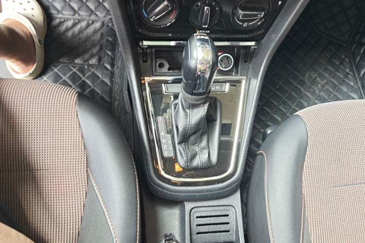 Used Volkswagen C-TREK 2018 230TSI DSG Comfort Model Gear Lever
