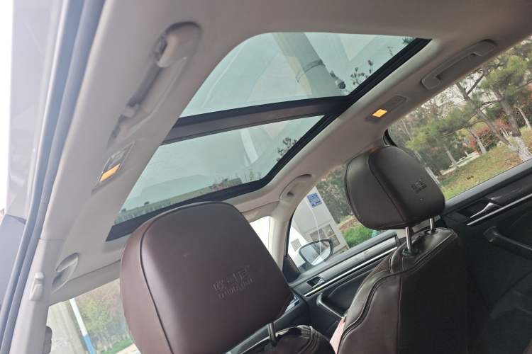 Used Volkswagen C-TREK 2018 230TSI DSG Comfort Model Headliner