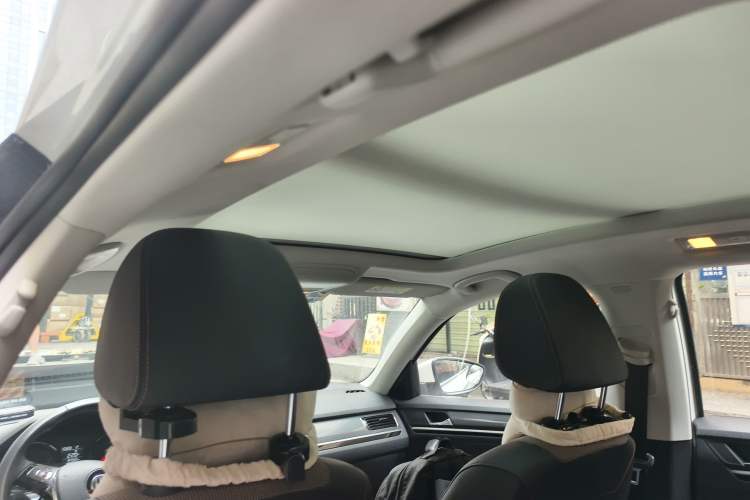 Used Volkswagen C-TREK 2018 1.5L Automatic Comfort Model Headliner