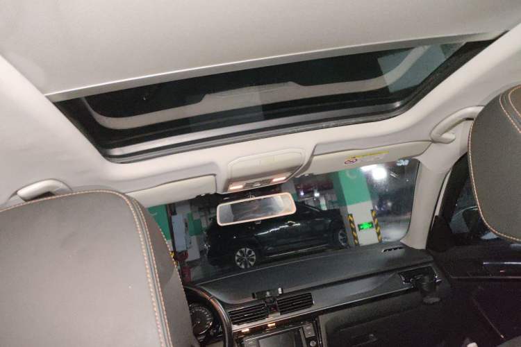 Used Volkswagen C-TREK 2018 230TSI DSG Comfort Model Headliner