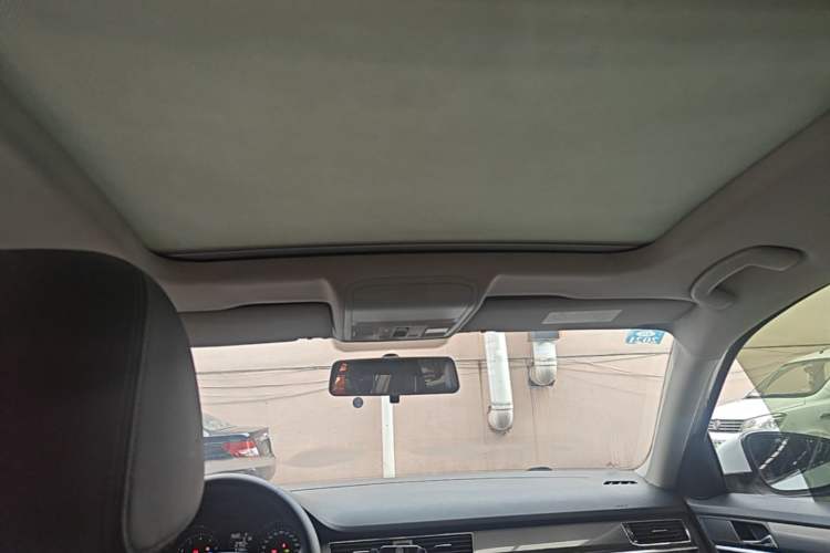 Used Volkswagen C-TREK 2018 230TSI DSG Comfort Model Headliner