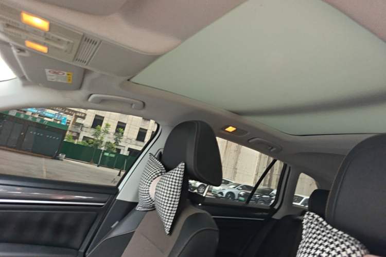 Used Volkswagen C-TREK 2018 230TSI DSG Comfort Model Headliner