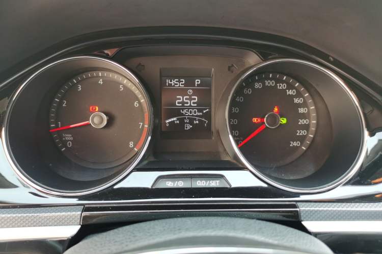 Used Volkswagen C-TREK 2018 230TSI DSG Comfort Model Instrument Cluster