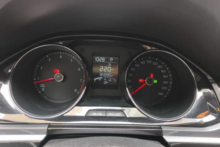 Used Volkswagen C-TREK 2018 1.5L Automatic Comfort Model Instrument Cluster