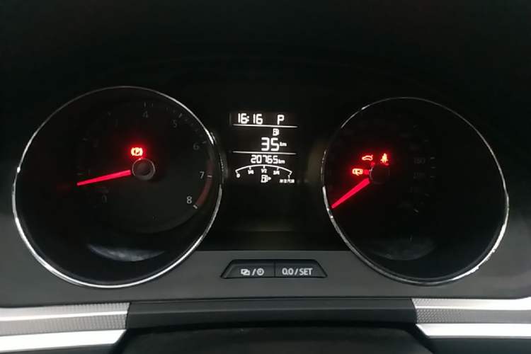 Used Volkswagen C-TREK 2018 1.5L Automatic Fashion Model Instrument Cluster