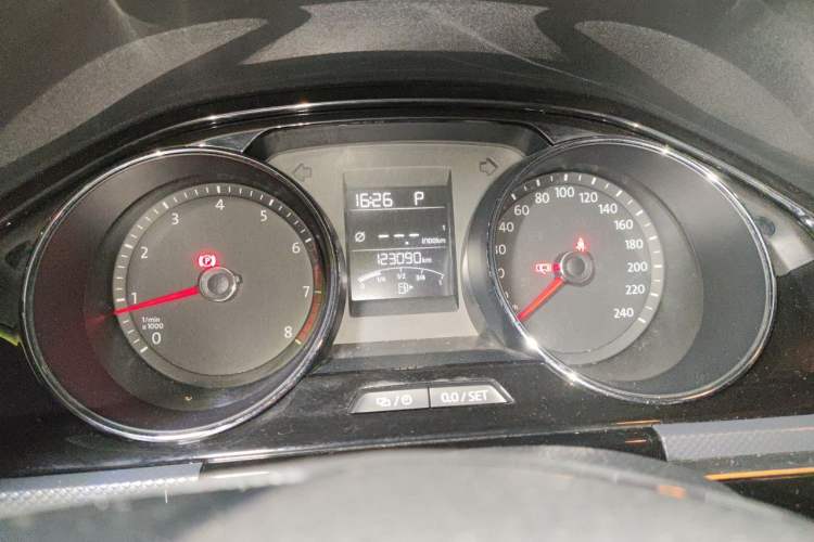 Used Volkswagen C-TREK 2018 230TSI DSG Comfort Model Instrument Cluster