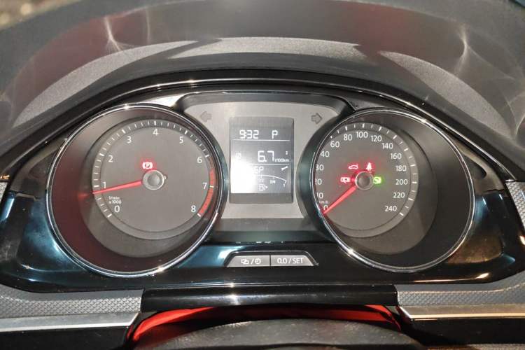 Used Volkswagen C-TREK 2018 230TSI DSG Comfort Model Instrument Cluster