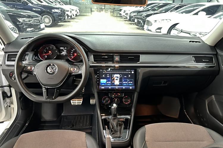 Used Volkswagen C-TREK 2018 1.5L Automatic Comfort Model Interior 1