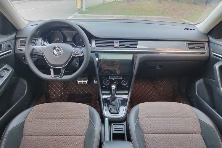Used Volkswagen C-TREK 2018 1.5L Automatic Comfort Model Interior 1