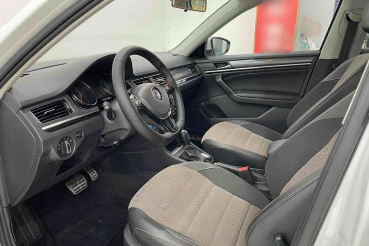 Used Volkswagen C-TREK 2018 1.5L Automatic Comfort Model Interior 1