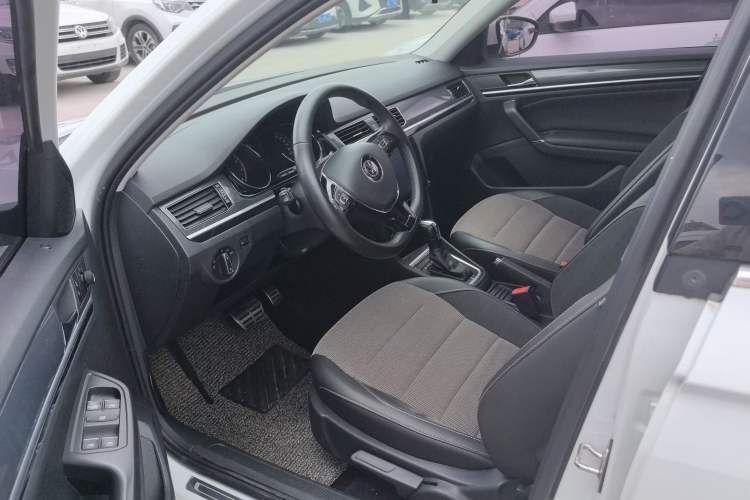 Used Volkswagen C-TREK 2018 230TSI DSG Comfort Model Interior 2