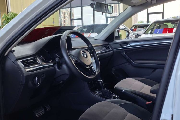 Used Volkswagen C-TREK 2018 230TSI DSG Comfort Model Interior 2