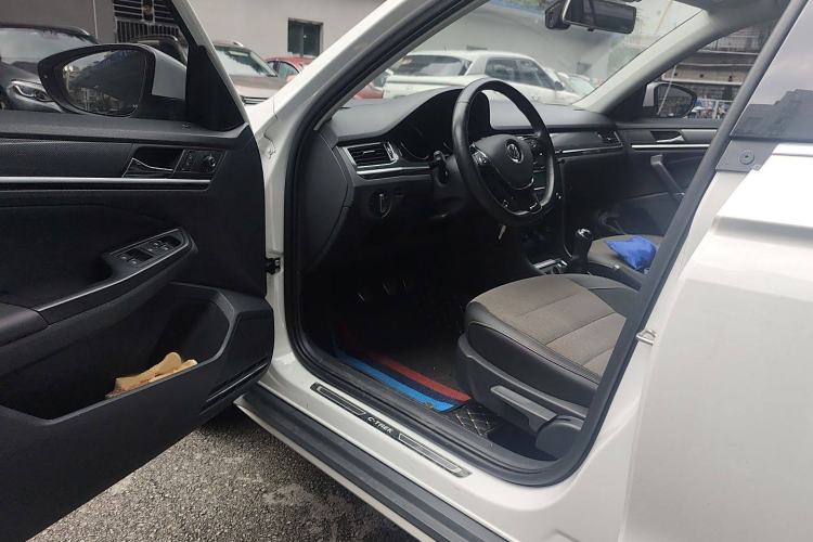 Used Volkswagen C-TREK 2018 1.5L Manual Comfort Model Interior 3