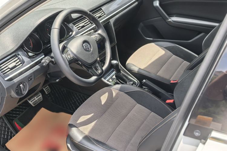 Used Volkswagen C-TREK 2018 1.5L Automatic Luxury Edition Interior 5