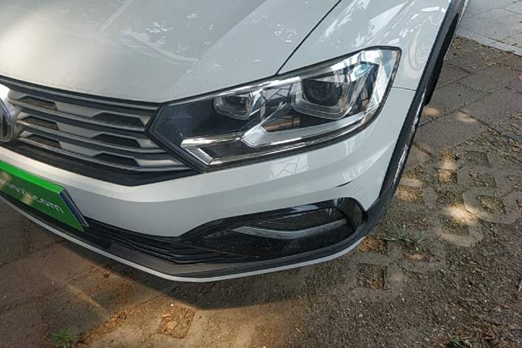 Used Volkswagen C-TREK 2018 1.5L Automatic Comfort Model Left Front Headlight