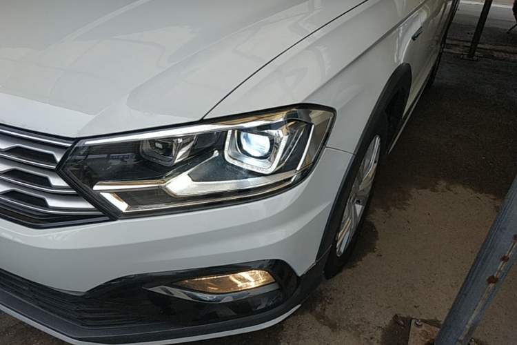 Used Volkswagen C-TREK 2018 1.5L Automatic Comfort Model Left Front Headlight