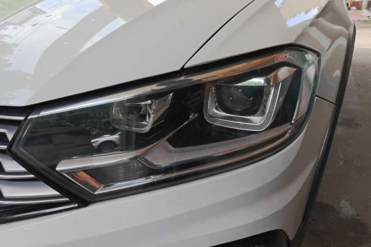 Used Volkswagen C-TREK 2018 1.5L Automatic Comfort Model Left Front Headlight