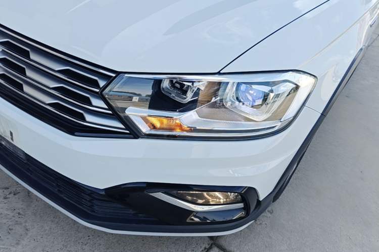 Used Volkswagen C-TREK 2018 1.5L Automatic Comfort Model Left Front Headlight