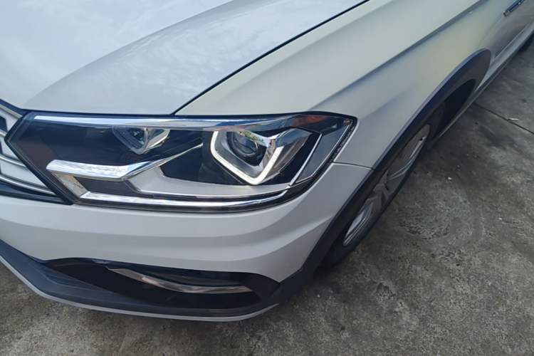Used Volkswagen C-TREK 2018 1.5L Automatic Comfort Model Left Front Headlight