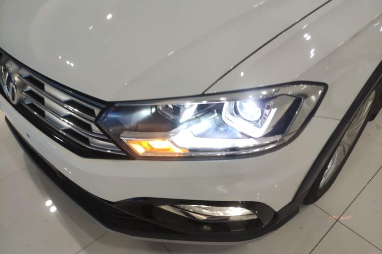 Used Volkswagen C-TREK 2018 1.5L Manual Comfort Model Left Front Headlight