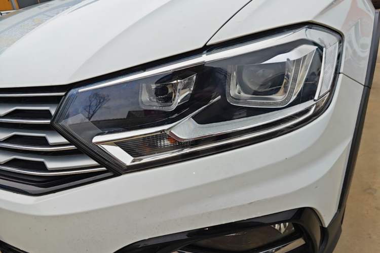 Used Volkswagen C-TREK 2018 1.5L Automatic Comfort Model Left Front Headlight