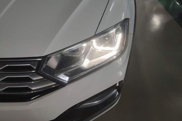 Used Volkswagen C-TREK 2018 230TSI DSG Comfort Model Left Front Headlight