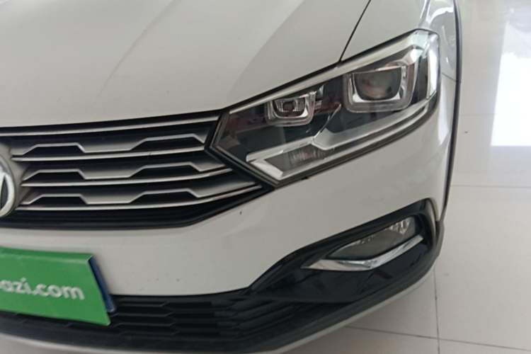 Used Volkswagen C-TREK 2018 1.5L Automatic Comfort Model Left Front Headlight