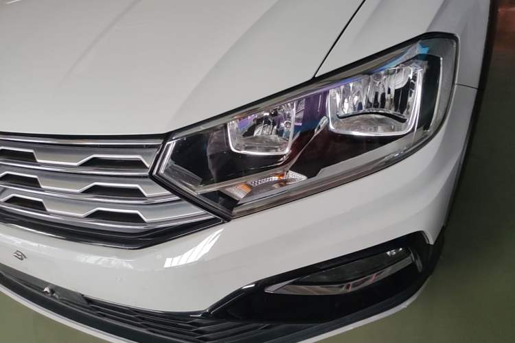 Used Volkswagen C-TREK 2018 1.5L Automatic Comfort Model Left Front Headlight