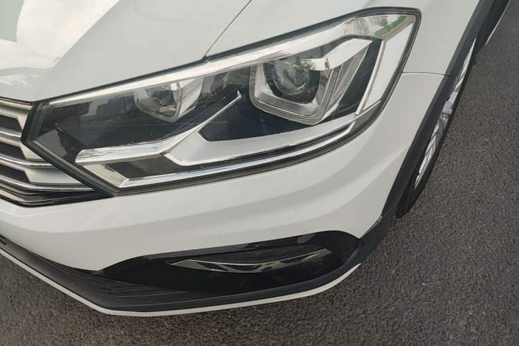 Used Volkswagen C-TREK 2018 1.5L Automatic Comfort Model Left Front Headlight