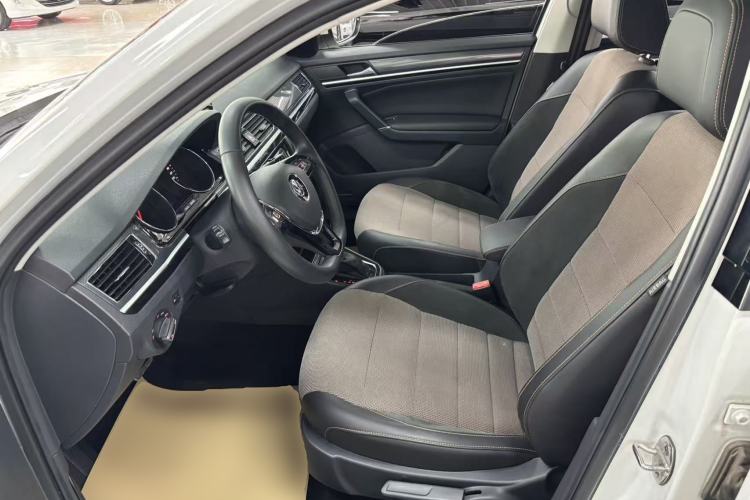 Used Volkswagen C-TREK 2018 1.5L Automatic Comfort Model Left Front Seat